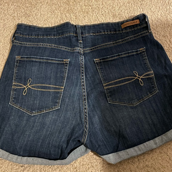 Levi’s High Rise Shorts - Picture 2 of 4